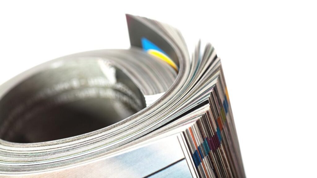 Gambar media cetak berupa majalah yang seringkali digunakan untuk promosi bisnis