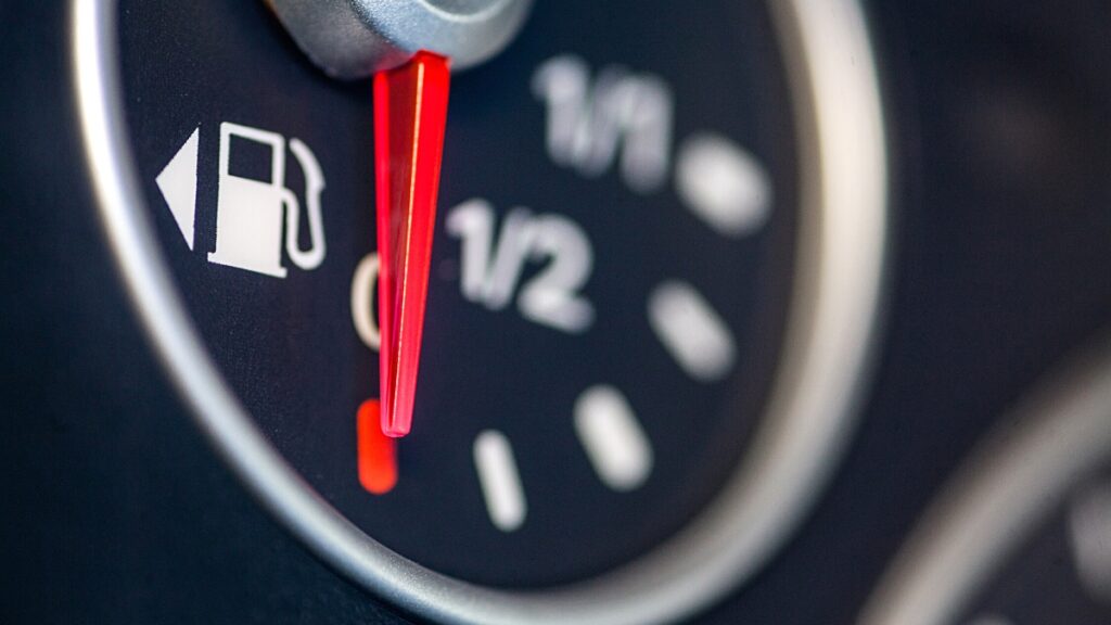 Gambar alat indikator kadar bensin kendaraan mobil