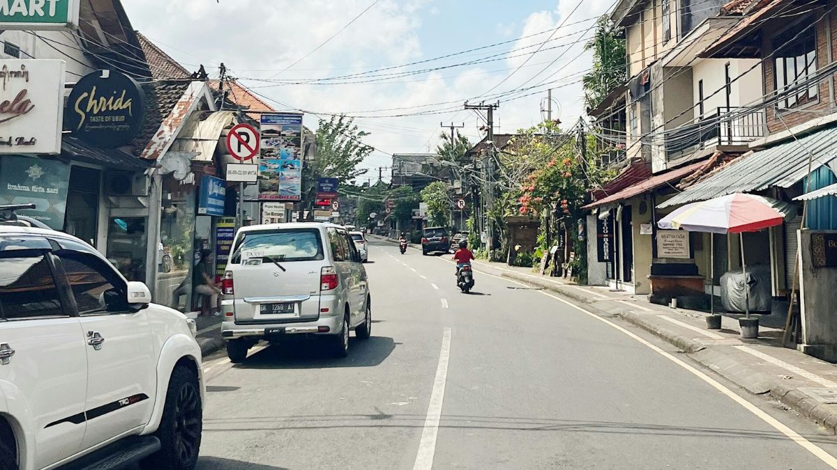 Tips hemat sewa mobil di Bali saat musim liburan